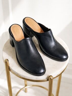 Black Leather Clog Mules – Minimal 90s Feel